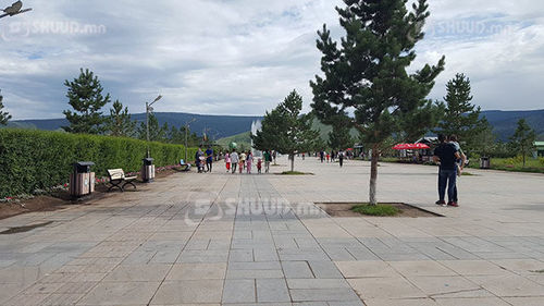 Үндэсний цэцэрлэгт хүрээлэн рүү цахилгаан дугуй, мопед, сурантай нэвтрэхийг хатуу хориглодог